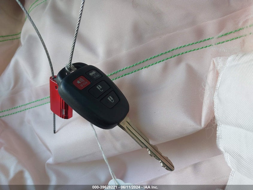 4T1BF1FK2HU320412 2017 Toyota Camry Se