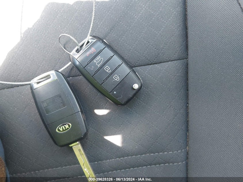 2017 Kia Sorento 2.4L Lx VIN: 5XYPGDA33HG327329 Lot: 39628326