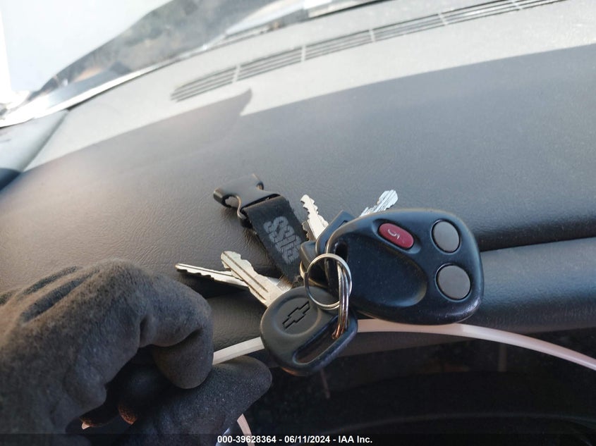 2004 Chevrolet Silverado 1500 Z71 VIN: 2GCEK13T941346490 Lot: 39628364