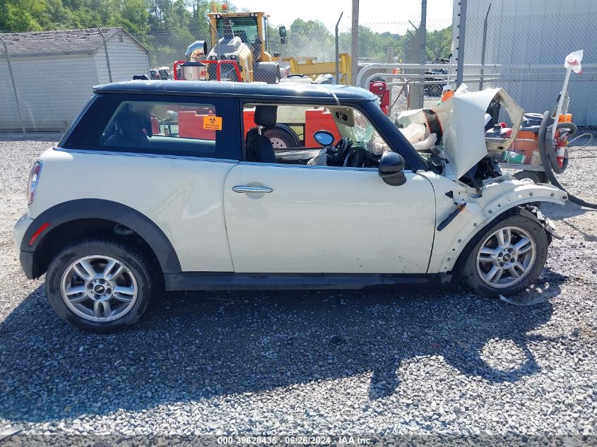 2013 Mini Hardtop Cooper VIN: WMWSU3C56DT682597 Lot: 39628435