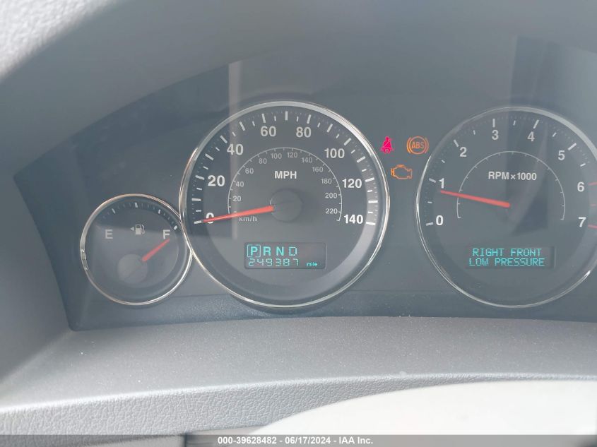 2005 Jeep Grand Cherokee Limited VIN: 1J8HR58225C607060 Lot: 39628482