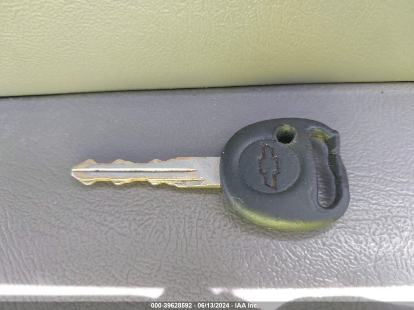 2005 Chevrolet Tahoe Z71 VIN: 1GNEK13T75R232990 Lot: 39628592