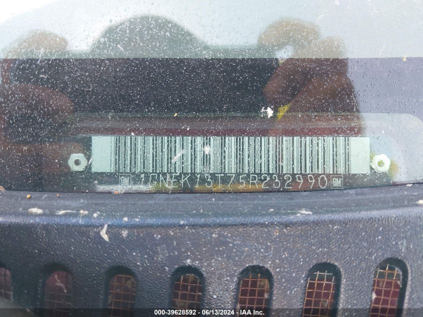 2005 Chevrolet Tahoe Z71 VIN: 1GNEK13T75R232990 Lot: 39628592