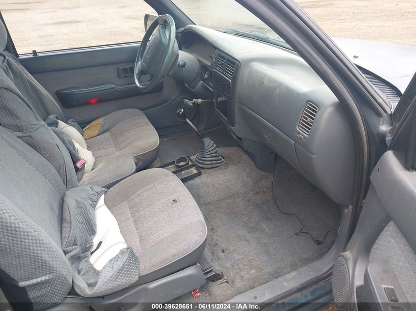 1997 Toyota Tacoma Base V6 VIN: 4TAVN52N8VZ320209 Lot: 39628651