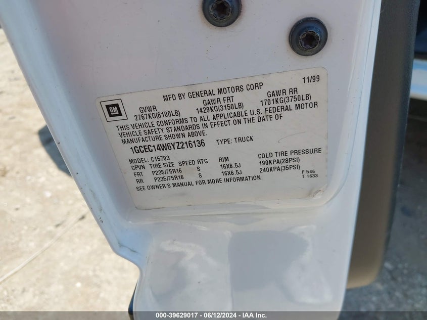 2000 Chevrolet Silverado 1500 VIN: 1GCEC14W6YZ216136 Lot: 39629017