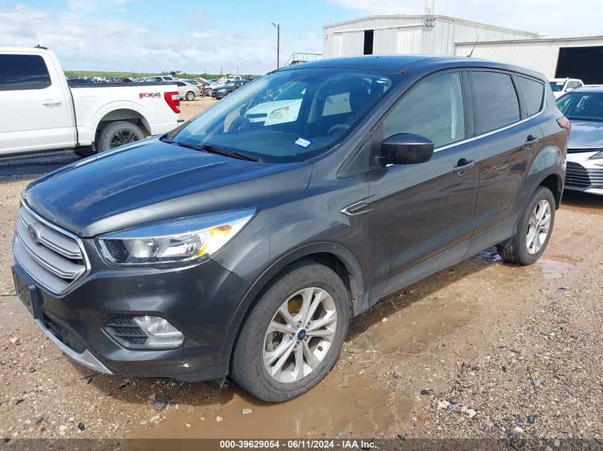 VIN 1FMCU0GD7KUA04676 2019 FORD ESCAPE SE