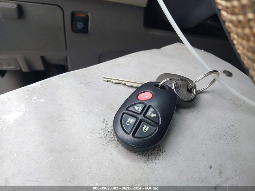 2011 Toyota Sienna Le V6 VIN: 5TDKK3DC0BS094034 Lot: 39629383