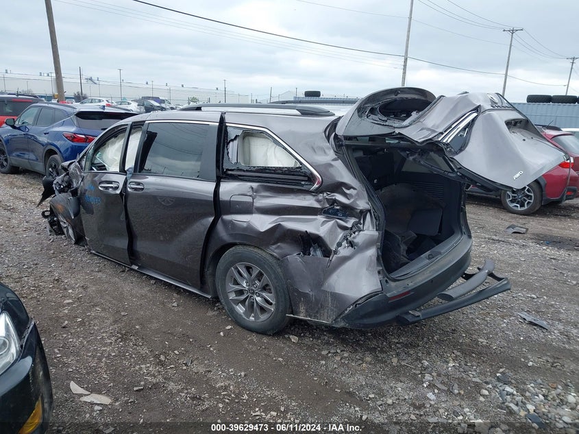VIN 5TDJSKFC2MS026100 2021 TOYOTA SIENNA XLE