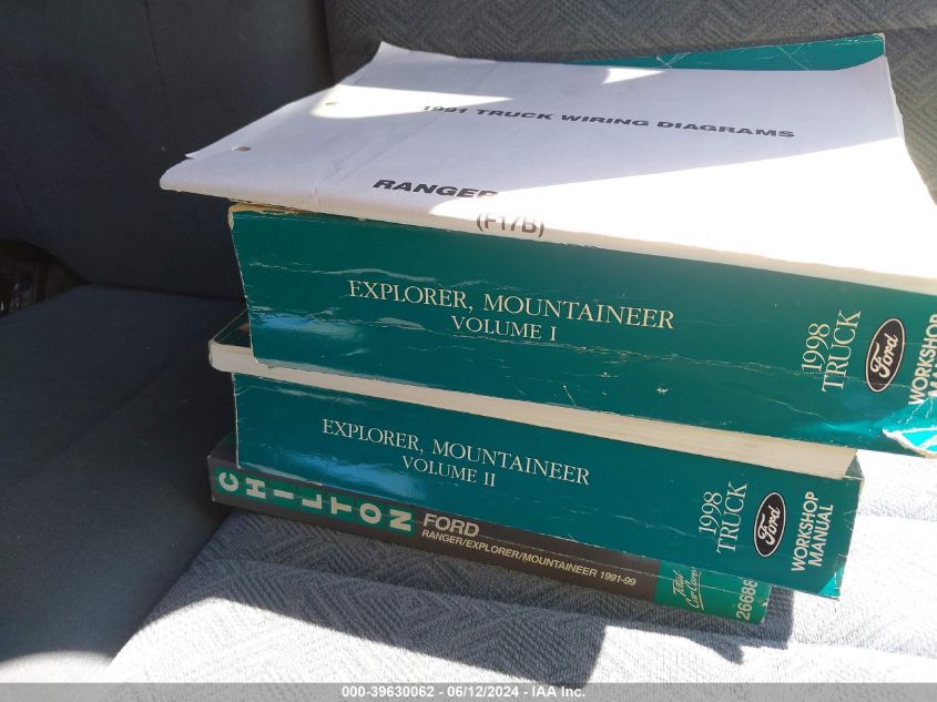 1998 Ford Explorer Eddie Bauer/Limited/Xl/Xlt VIN: 1FMZU34E1WUA83387 Lot: 39630062