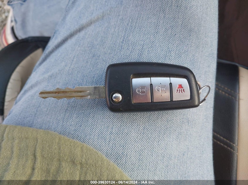 2015 Nissan Rogue S VIN: KNMAT2MT9FP572101 Lot: 39630124