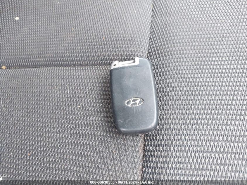 2013 Hyundai Veloster Base W/Black VIN: KMHTC6AD2DU102905 Lot: 39630553