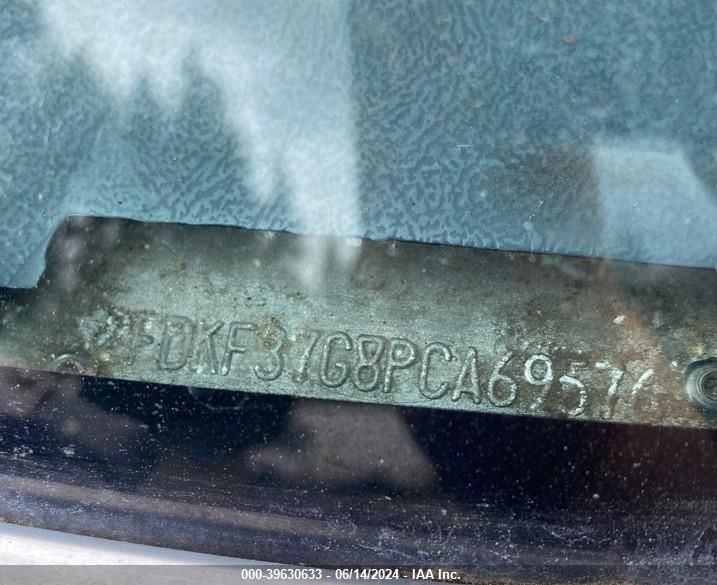 1993 Ford F350 VIN: 2FDKF37G8PCA69576 Lot: 39630633