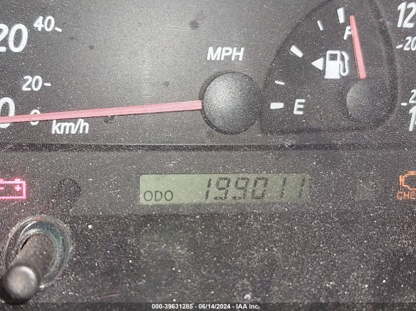 2004 Toyota Camry Le VIN: 4T1BE32K94U889742 Lot: 39631285