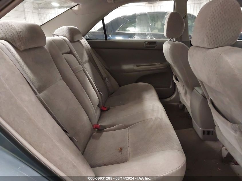 2004 Toyota Camry Le VIN: 4T1BE32K94U889742 Lot: 39631285