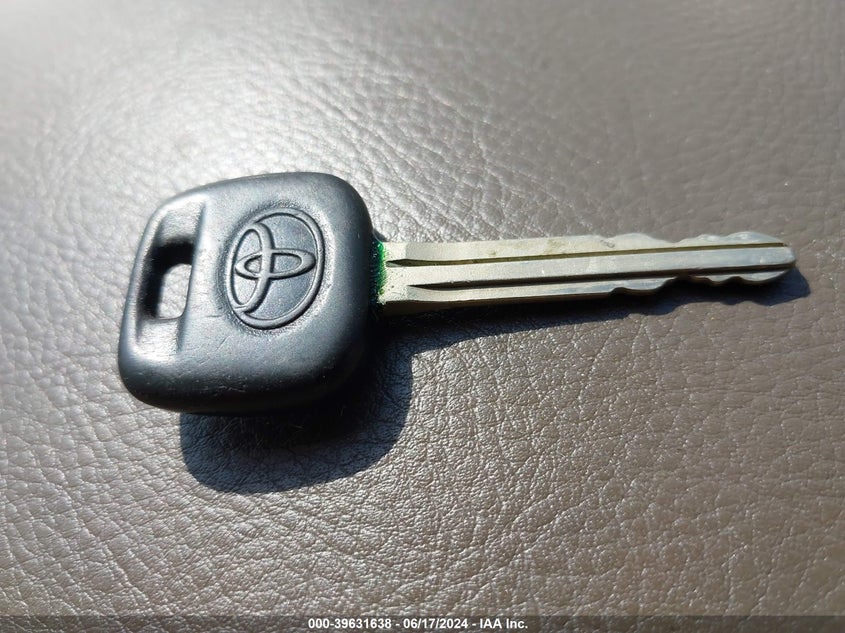 2010 Toyota Sienna Ce VIN: 5TDKK4CC2AS339129 Lot: 39631638