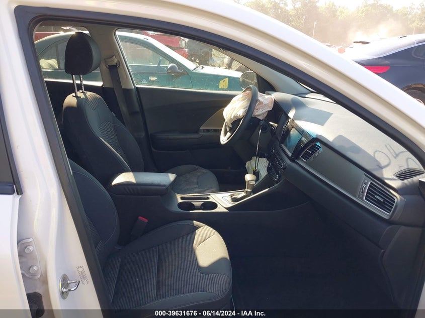 2017 Kia Niro Lx VIN: KNDCB3LC0H5095236 Lot: 39631676