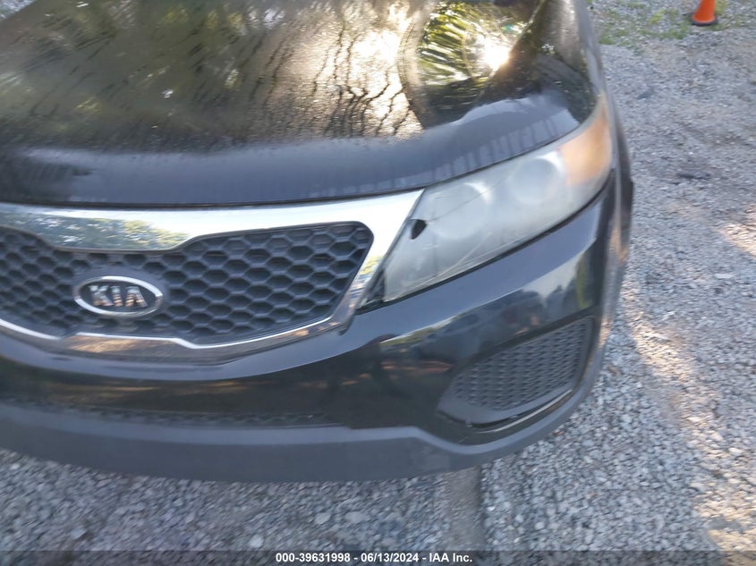 2011 Kia Sorento Lx VIN: 5XYKT3A12BG079676 Lot: 39648819