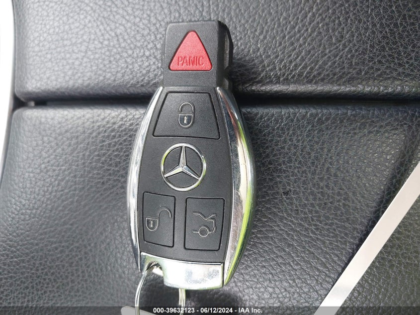 2015 Mercedes-Benz C 300 4Matic/Luxury 4Matic/Sport 4Matic VIN: 55SWF4KB5FU088017 Lot: 39632123