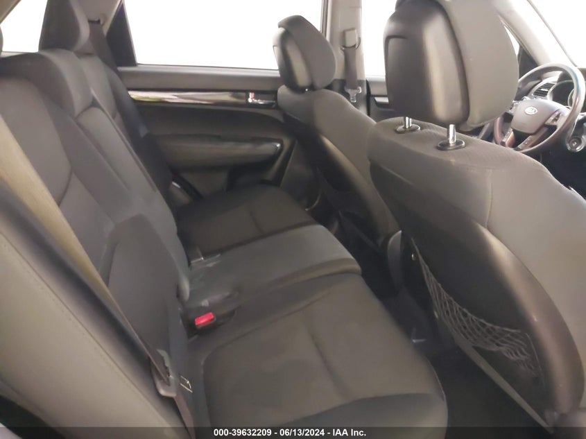 2011 Kia Sorento Lx VIN: 5XYKT3A10BG102873 Lot: 39632209