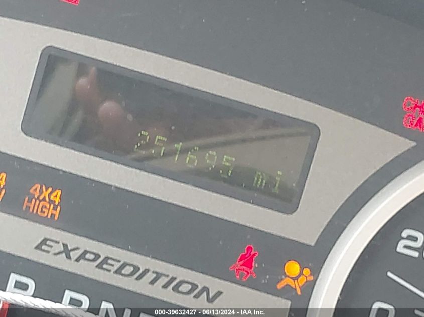 2006 Ford Expedition Eddie Bauer/King Ranch VIN: 1FMFU18586LA88027 Lot: 39632427