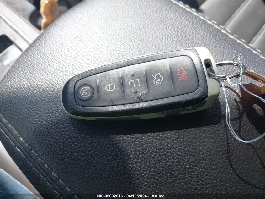 2017 Ford Escape Titanium VIN: 1FMCU9J94HUE69319 Lot: 39632616