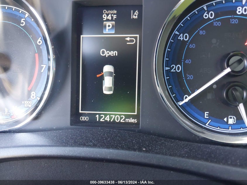 2017 Toyota Corolla Se VIN: 5YFBURHE2HP661757 Lot: 39633438