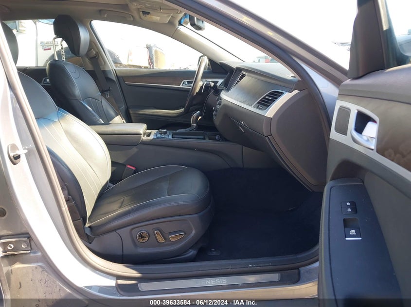 2015 Hyundai Genesis 3.8 VIN: KMHGN4JE1FU049030 Lot: 39633584