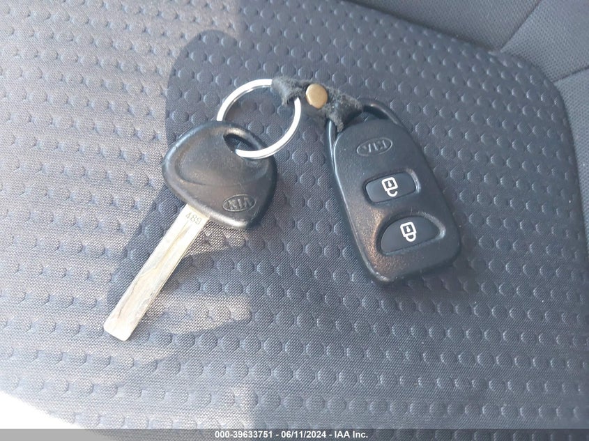 2011 Kia Sorento Lx V6 VIN: 5XYKTDA23BG065025 Lot: 39633751