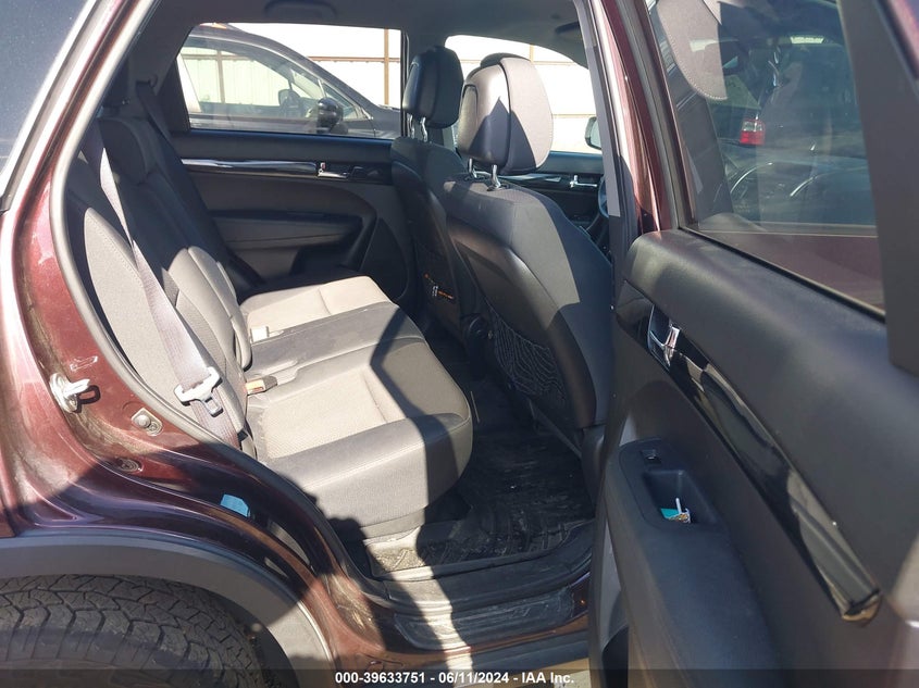 2011 Kia Sorento Lx V6 VIN: 5XYKTDA23BG065025 Lot: 39633751