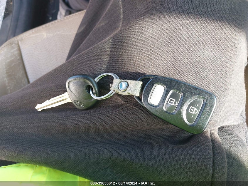 2012 Hyundai Elantra Limited VIN: 5NPDH4AE9CH144293 Lot: 39633812