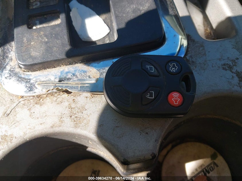 2008 Ford Escape Xlt VIN: 1FMCU93158KA26311 Lot: 39634270