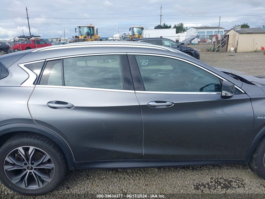 2017 INFINITI QX30 LUXURY - SJKCH5CRXHA026461