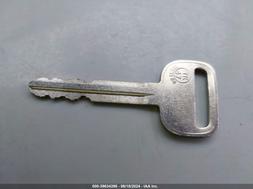 2003 Toyota Camry Le VIN: 4T1BE32K03U176386 Lot: 39634398