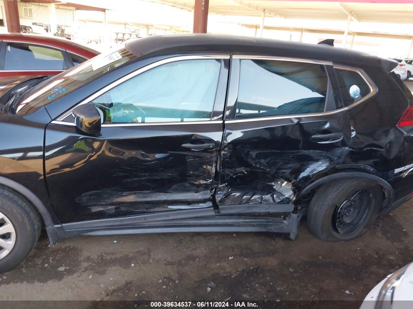 2017 Nissan Rogue S VIN: KNMAT2MT5HP523285 Lot: 39634537