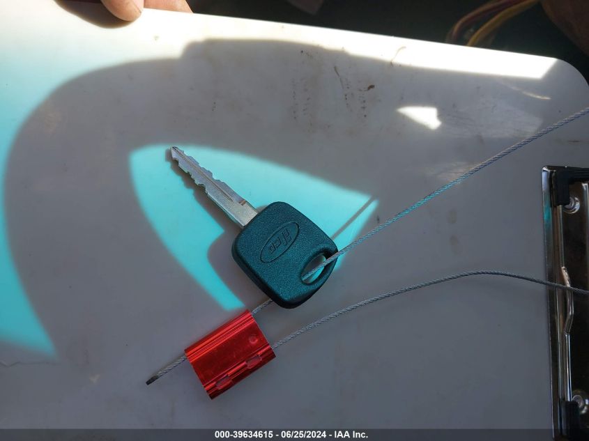 1999 Lincoln Town Car Executive VIN: 1LNHM81W1XY637902 Lot: 39634615