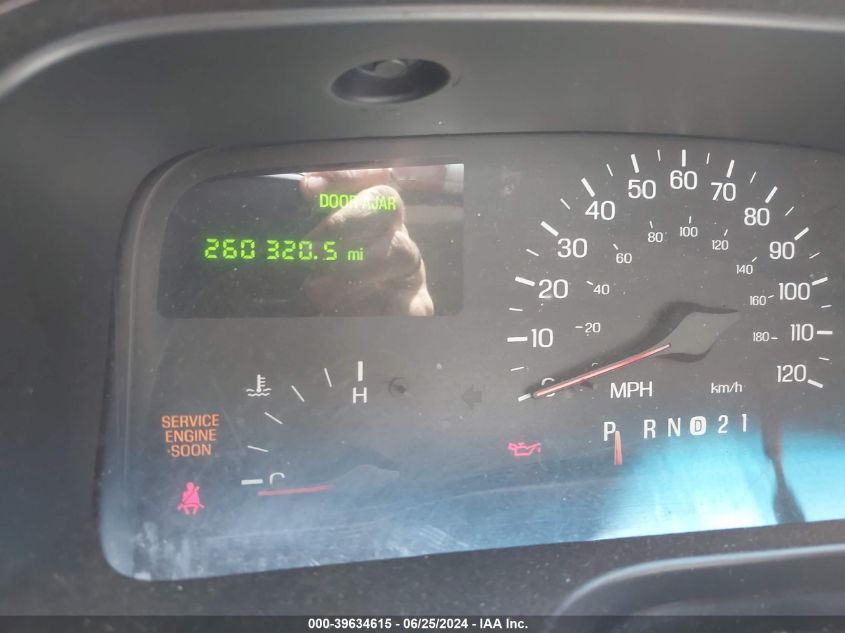 1999 Lincoln Town Car Executive VIN: 1LNHM81W1XY637902 Lot: 39634615