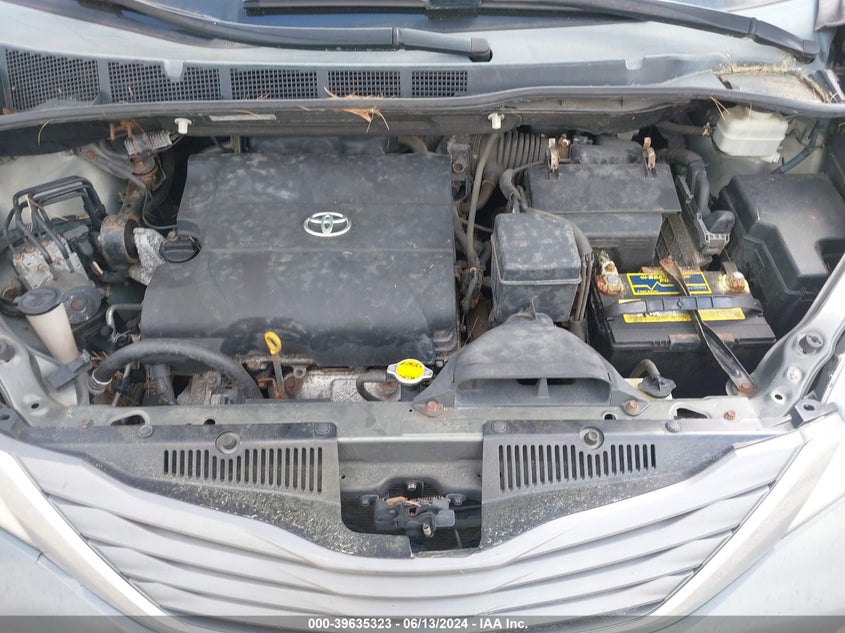 2011 Toyota Sienna Xle V6 VIN: 5TDYK3DC2BS137492 Lot: 39635323