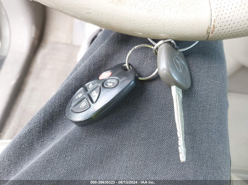 2011 Toyota Sienna Xle V6 VIN: 5TDYK3DC2BS137492 Lot: 39635323