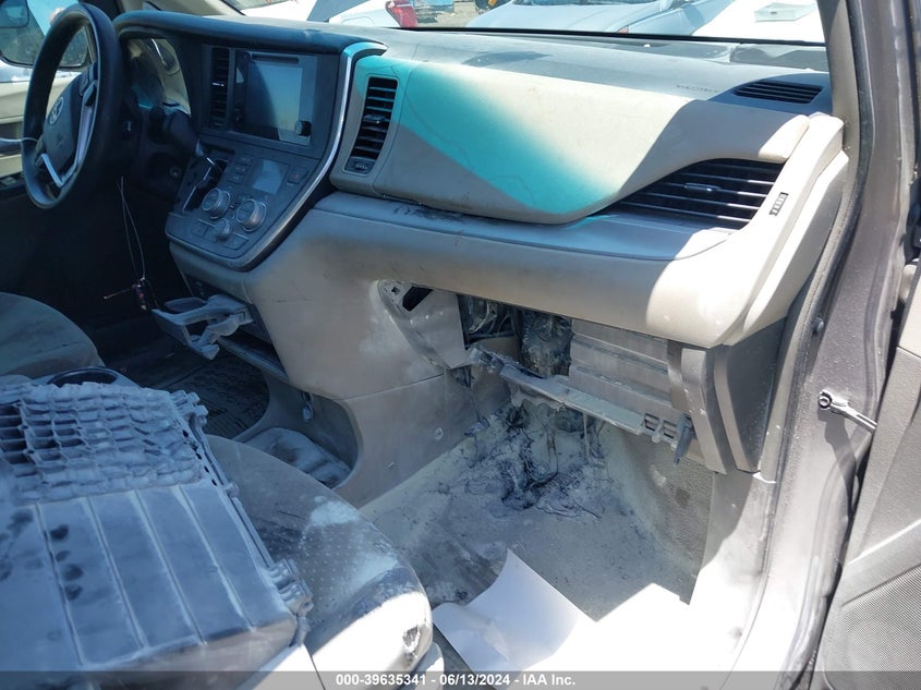 2017 Toyota Sienna Le 8 Passenger VIN: 5TDKZ3DC5HS876463 Lot: 39635341