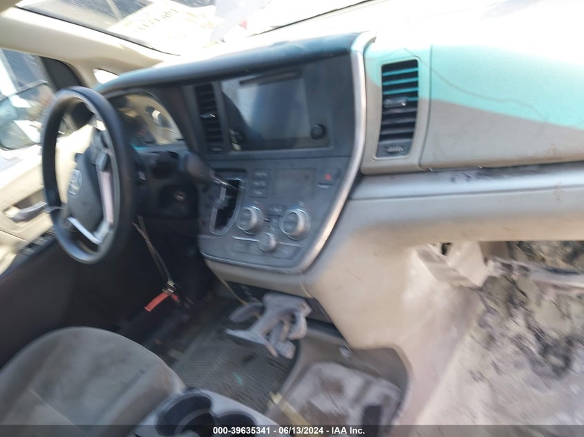 2017 Toyota Sienna Le 8 Passenger VIN: 5TDKZ3DC5HS876463 Lot: 39635341