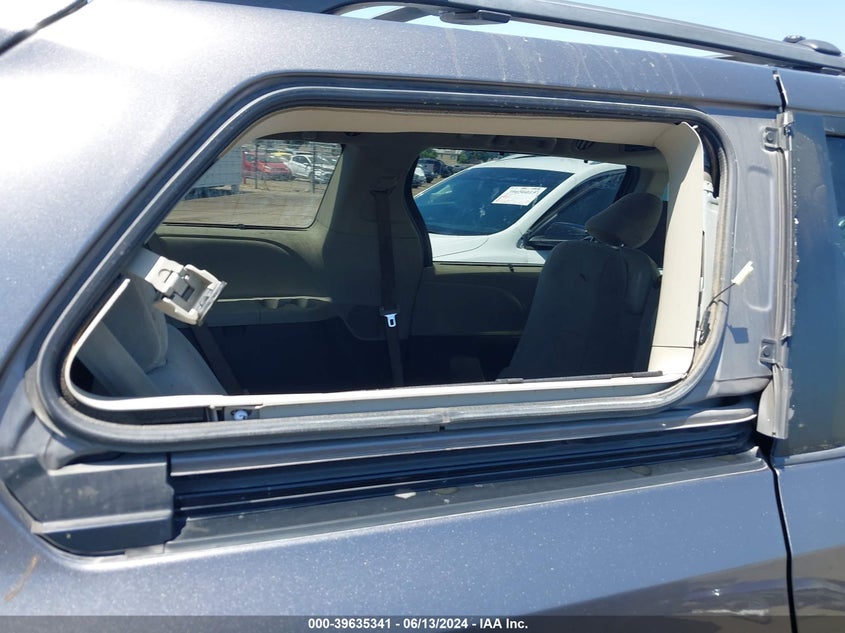 2017 Toyota Sienna Le 8 Passenger VIN: 5TDKZ3DC5HS876463 Lot: 39635341