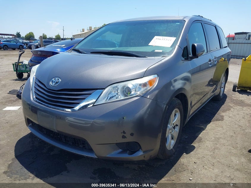 VIN 5TDKZ3DC5HS876463 2017 TOYOTA SIENNA LE 8 PASSENGER