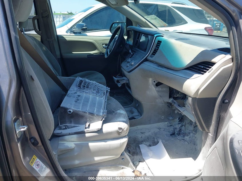 VIN 5TDKZ3DC5HS876463 2017 TOYOTA SIENNA LE 8 PASSENGER