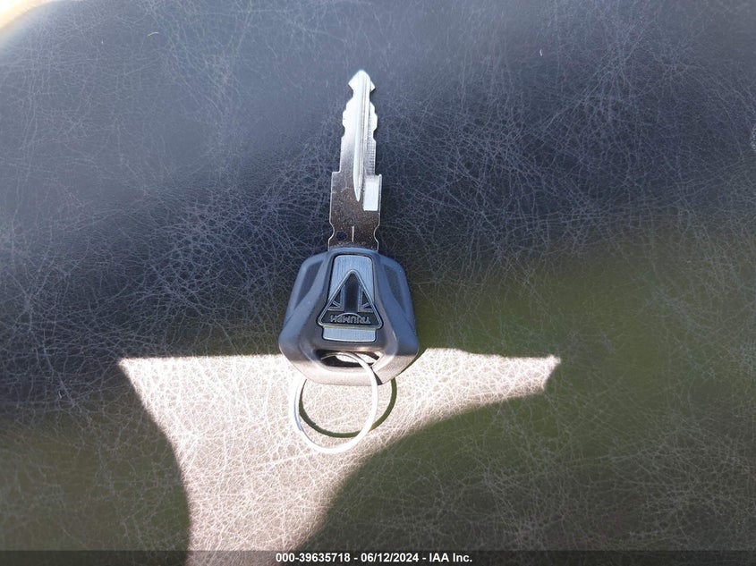 2018 TRIUMPH MOTORCYCLE BONNEVILLE BOBBER - SMTD42HL8JT859175