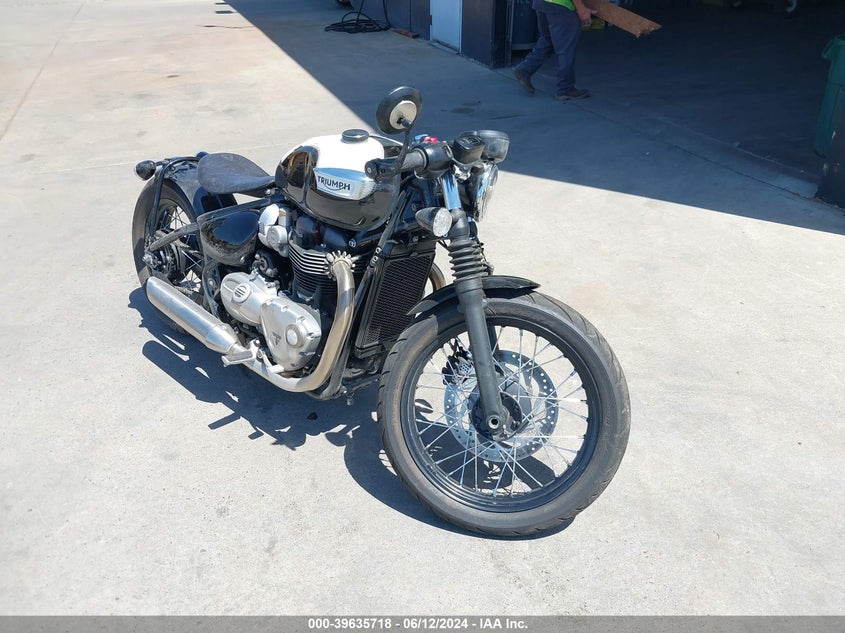 2018 TRIUMPH MOTORCYCLE BONNEVILLE BOBBER - SMTD42HL8JT859175