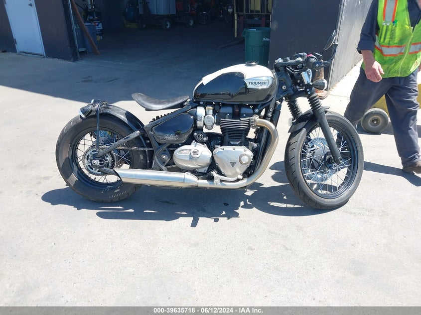 2018 TRIUMPH MOTORCYCLE BONNEVILLE BOBBER - SMTD42HL8JT859175