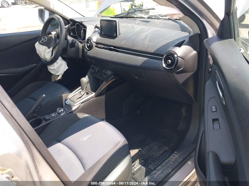 2016 Scion Ia VIN: 3MYDLBZV5GY137522 Lot: 39635854