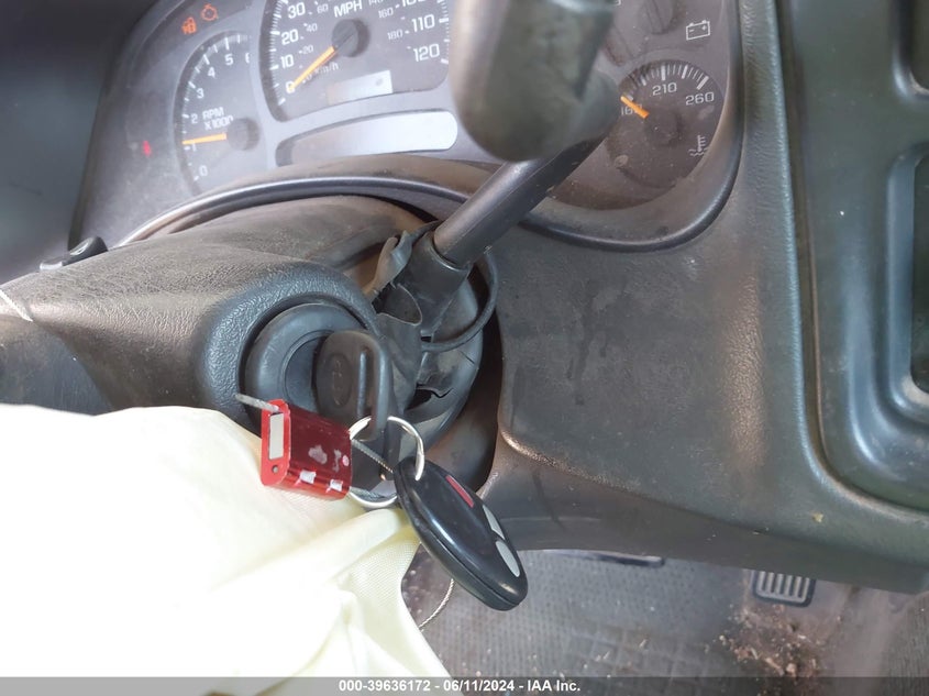 2004 Chevrolet Silverado C1500 VIN: 2GCEC19T341184988 Lot: 39636172