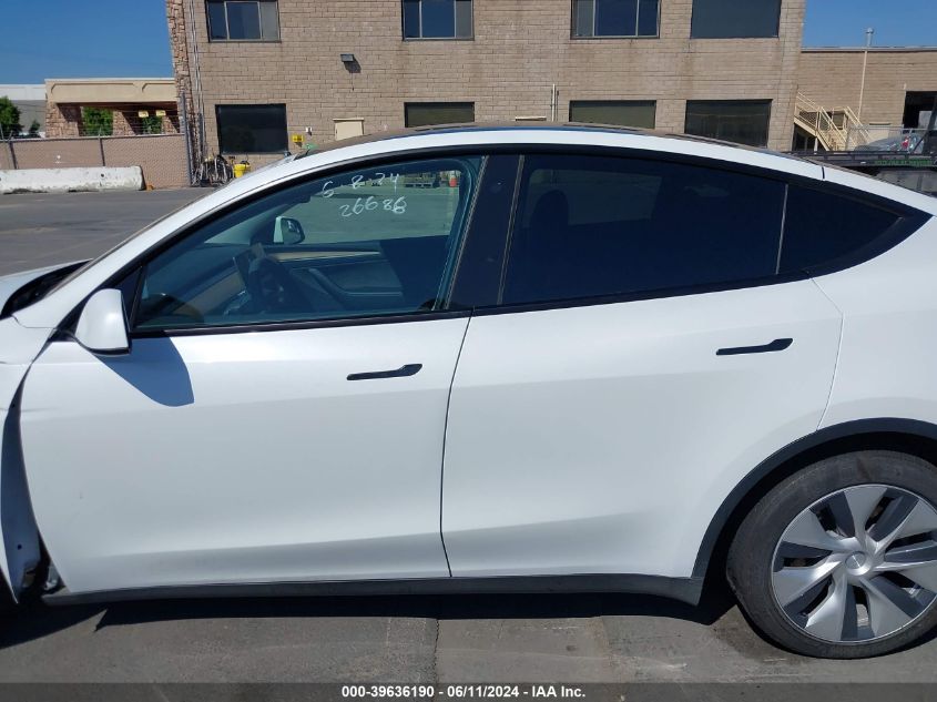 2022 Tesla Model Y Long Range Dual Motor All-Wheel Drive VIN: 7SAYGDEE0NF573647 Lot: 39636190