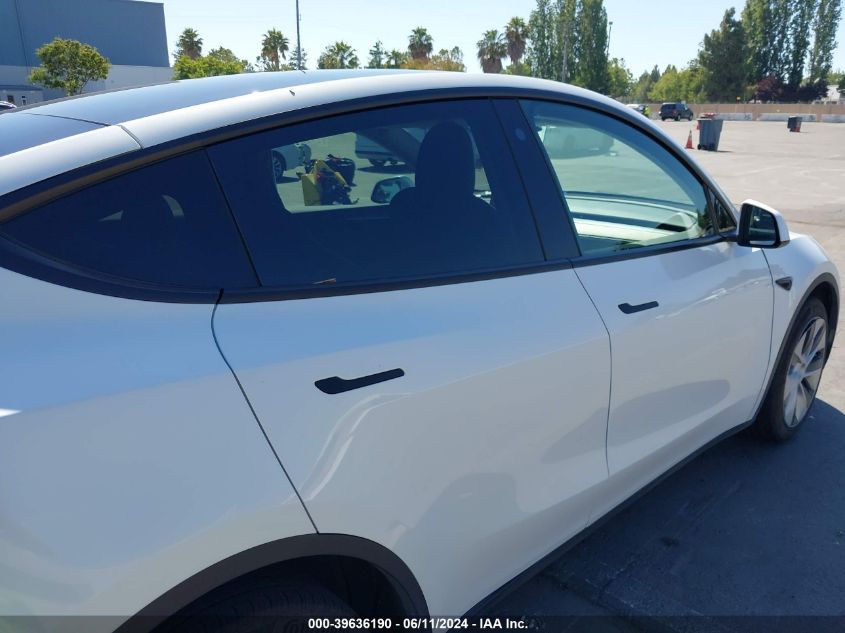 2022 Tesla Model Y Long Range Dual Motor All-Wheel Drive VIN: 7SAYGDEE0NF573647 Lot: 39636190